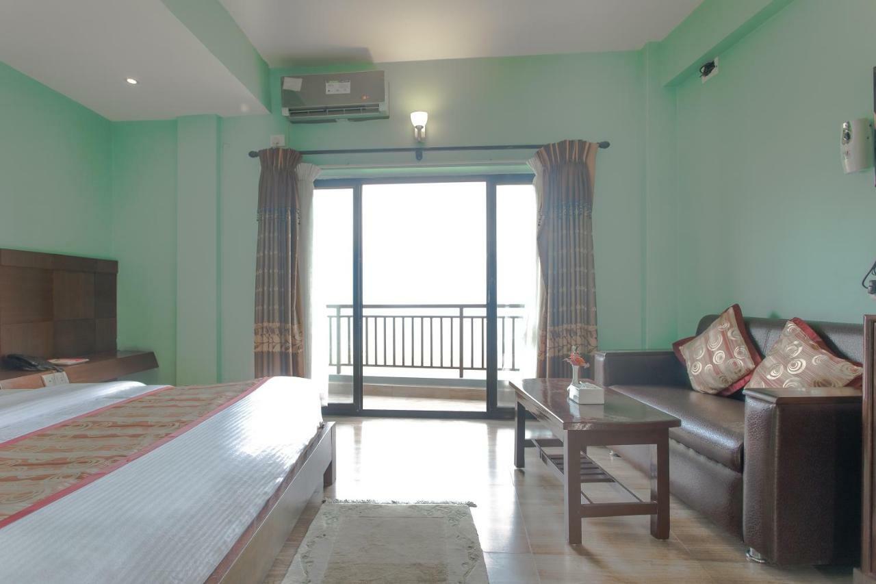 Hotel Peace Plaza Pokhara Zewnętrze zdjęcie