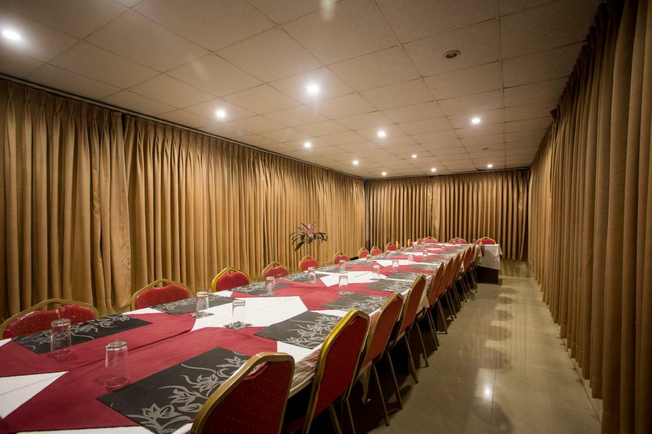 Hotel Peace Plaza Pokhara Zewnętrze zdjęcie