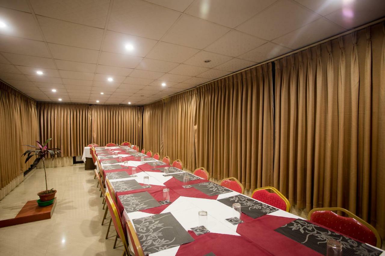 Hotel Peace Plaza Pokhara Zewnętrze zdjęcie